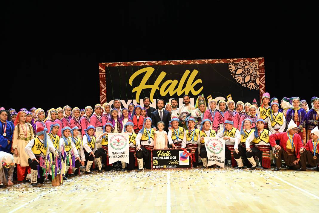 Finalde sahne şenlendi! Konya’da Halk Oyunları Ligi gönüllere işlendi 10